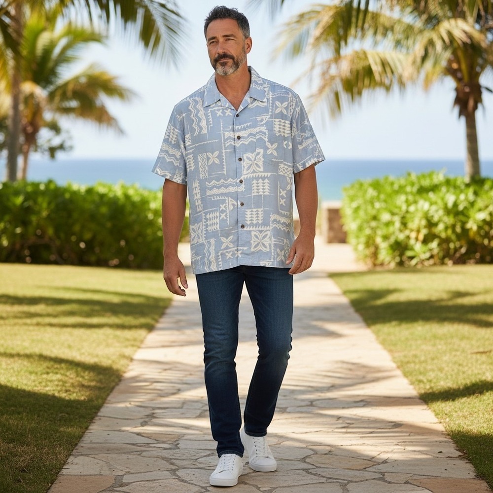 Quiksilver Men XL Button Up Beach Shirt Light Blue Tribal Geometric M509845